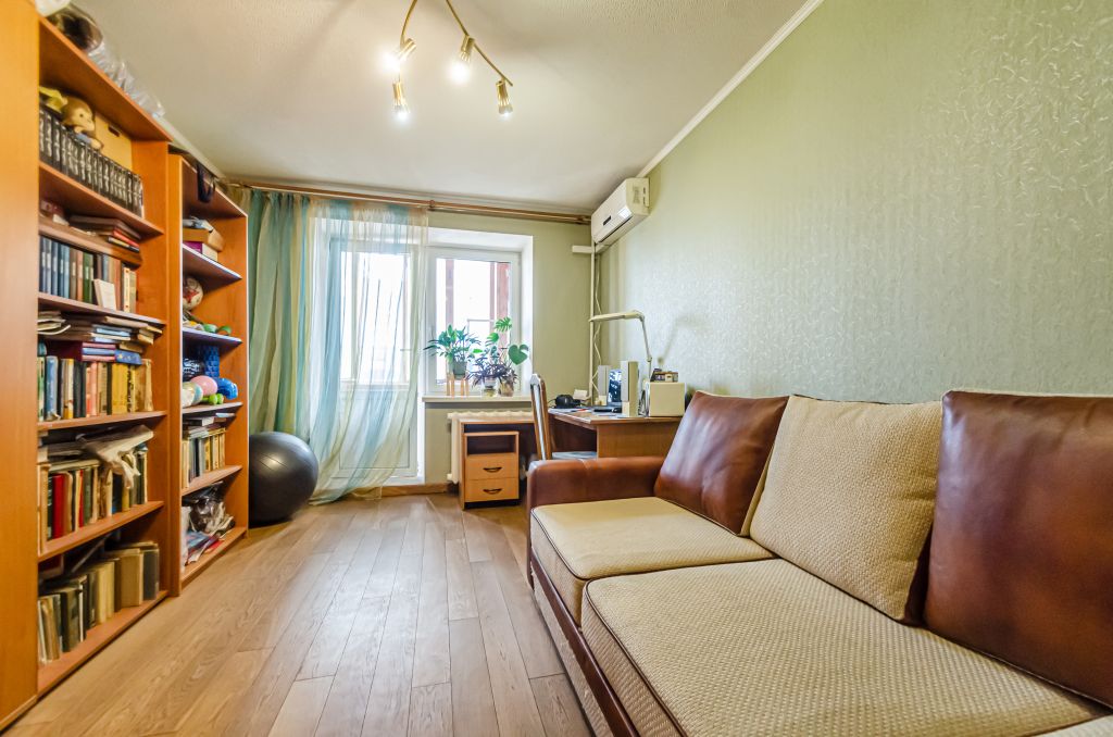 Продажа 4-комнатной квартиры, Самара, Самарская,  268