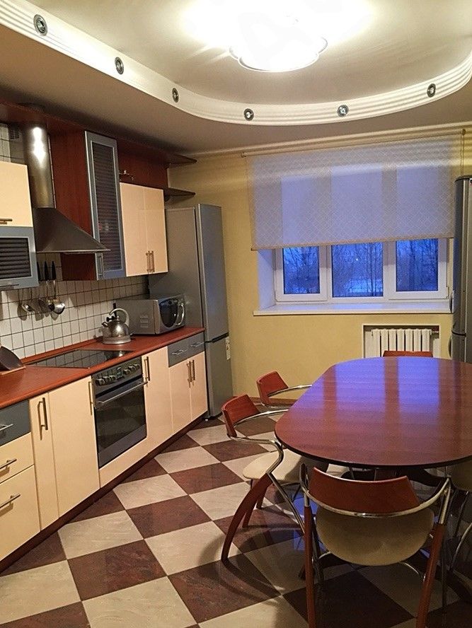 Квартира двухкомнатная в тольятти купить вторичка. Евроремонт кухни. Красивые кухни в 3 комнатной квартире. Трехкомнатная квартира большие кухня и комнаты. Ремонт кухни с мебелью.