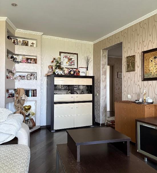 Продажа 4-комнатной квартиры, Тольятти, Мира,  89